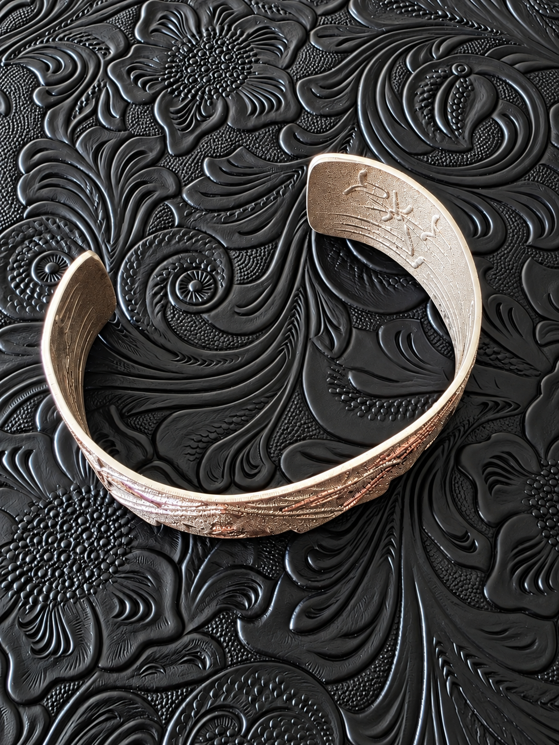 Santo Domingo Wide Sandcast Cuff