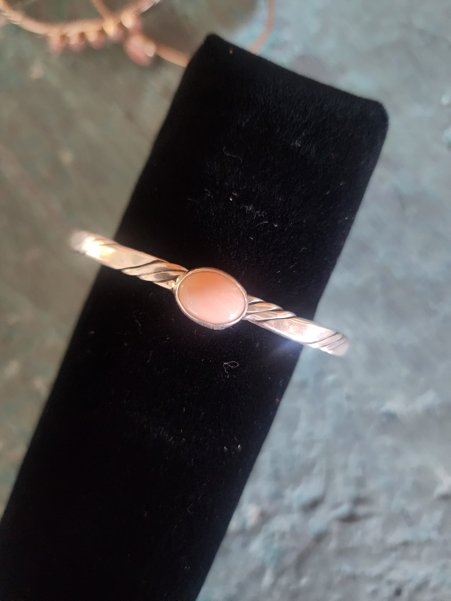 Twist Wire Sterling Cuff with Pink Conch Oval accent