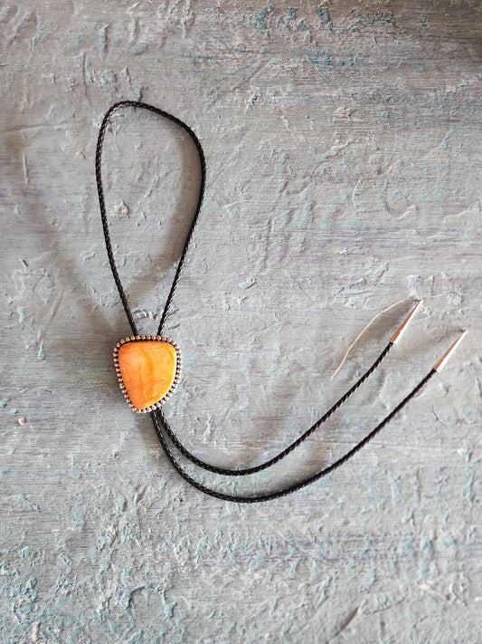Navajo Handmade Spiny Oyster Bolo Tie