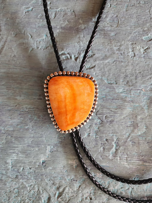 Navajo Handmade Spiny Oyster Bolo Tie