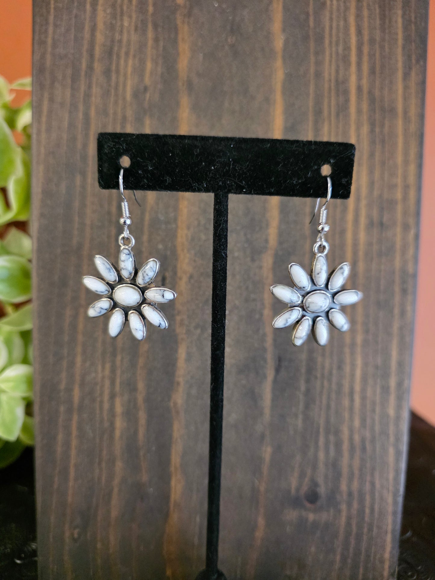 Howlite Daisy Cluster Necklace Set