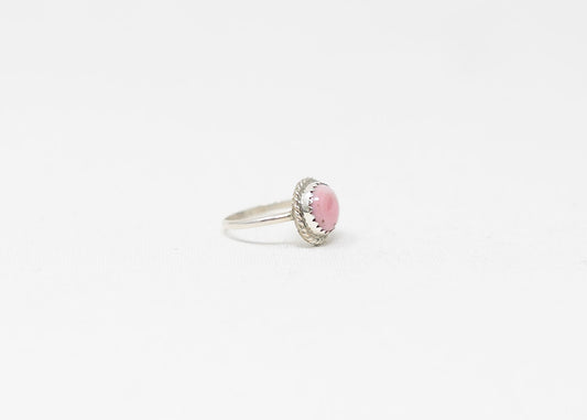 Dainty Round Stone Pink Conch Ring