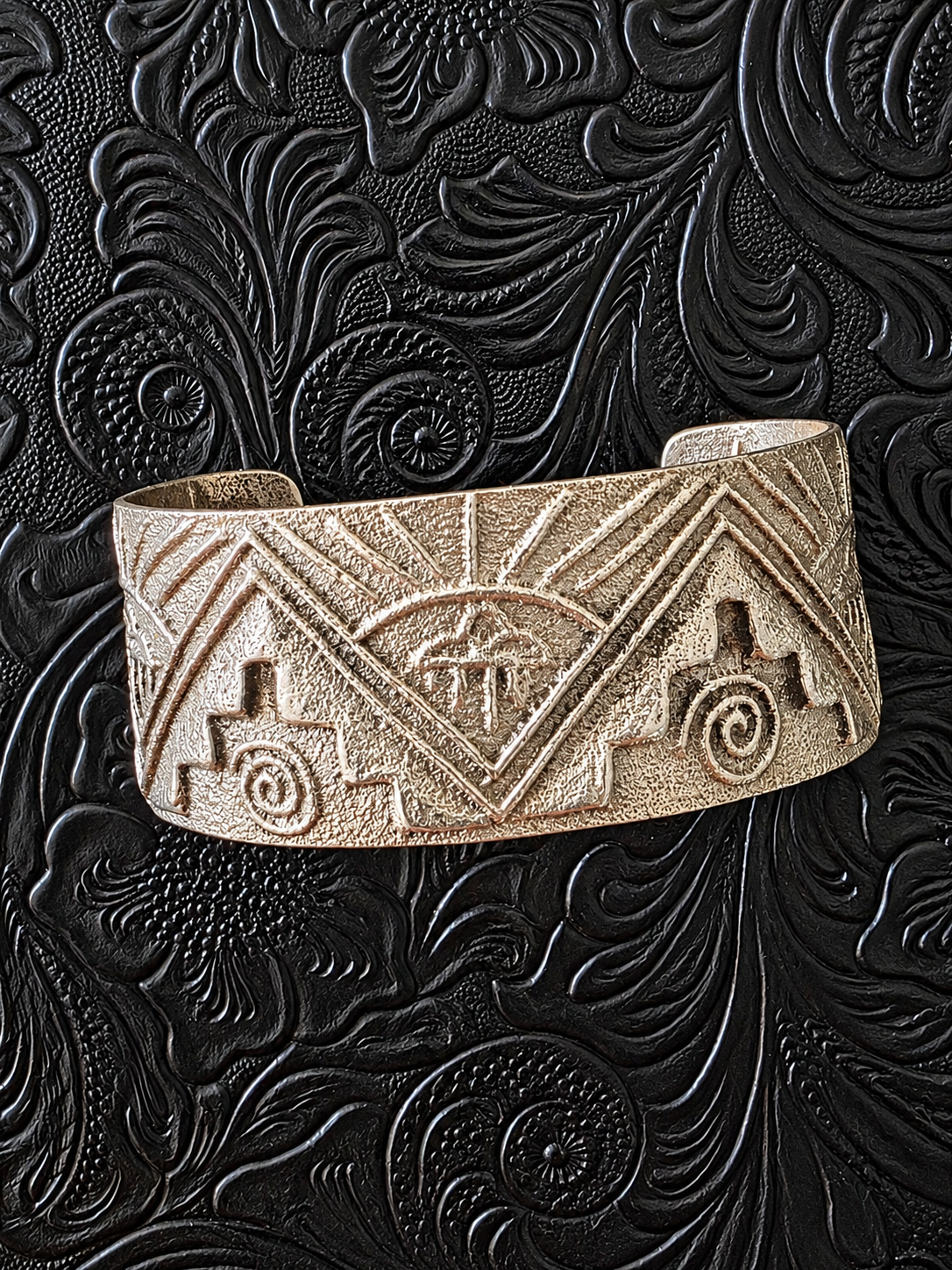 Santo Domingo Wide Sandcast Cuff