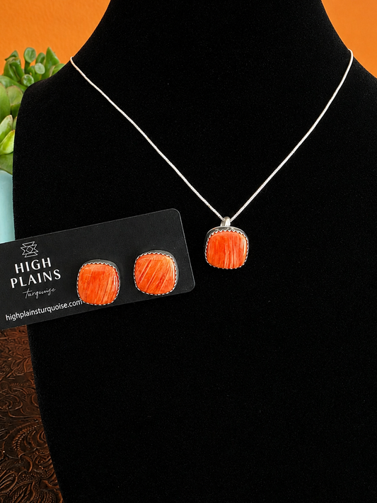 Spiny Oyster Earring and Pendant Necklace Set